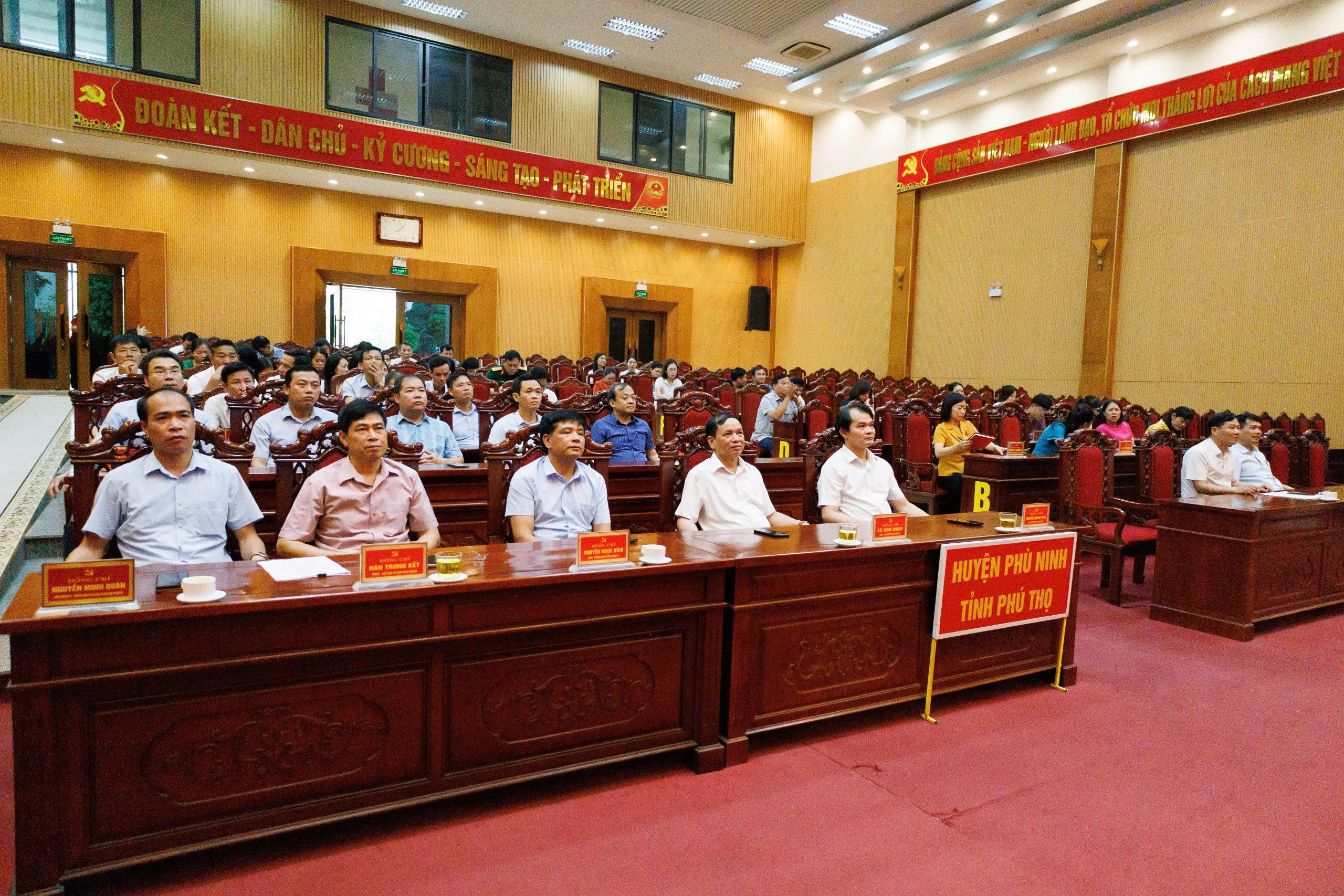 Huyện Phù Ninh tham gia Hội nghị trực tuyến toàn quốc quán triệt, triển khai thực hiện Nghị quyết 66-NQ/TW ngày 30/4/2025 của Bộ Chính trị về đổi mới công tác xây dựng và thi hành pháp luật đáp ứng phát triển đất nước trong kỷ nguyên mới và Nghị quyết số 68-NQ/TW ngày 4/5/2025 của Bộ Chính trị về phát triển kinh tế tư nhân