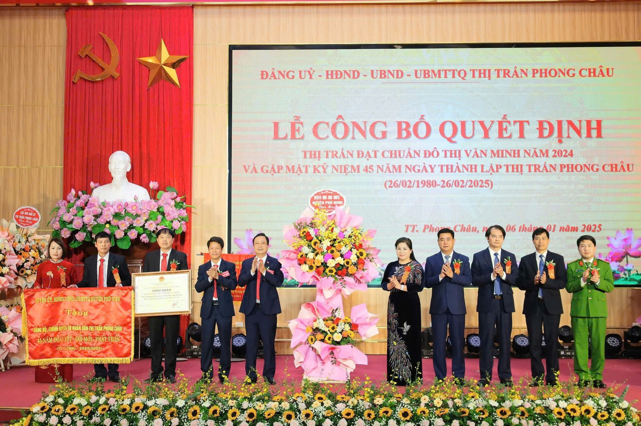 Thị trấn Phong Châu đạt chuẩn đô thị văn minh năm 2024