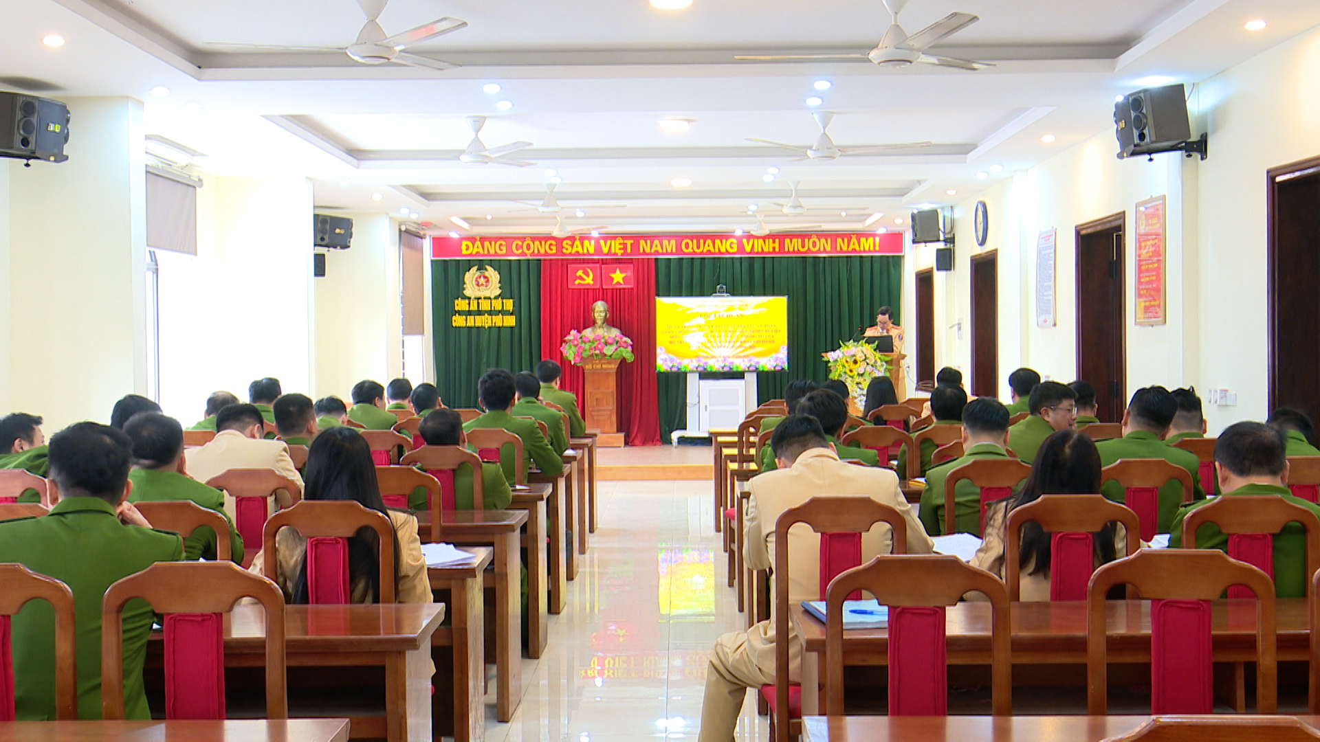 Công an huyện Phù Ninh Tập huấn Luật và các văn bản quy định chi tiết một số điều của luật và các thông tư của Bộ trưởng Bộ Công an, triển khai thi hành Luật Trật tự ATGT đường bộ năm 2024