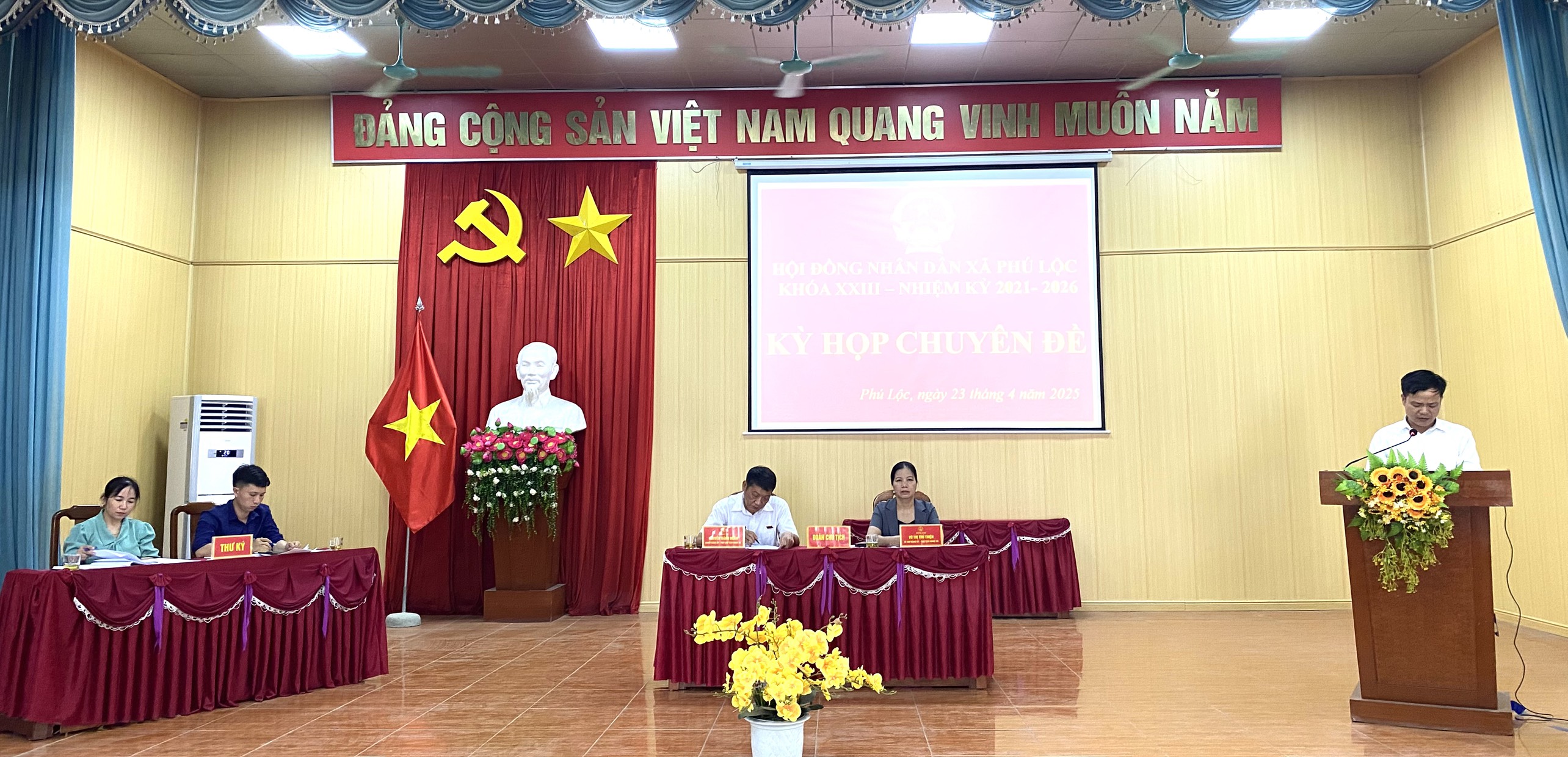 HĐND xã Phú Lộc tổ chức Kỳ họp chuyên đề thông qua chủ trương sắp xếp đơn vị hành chính cấp tỉnh, cấp xã