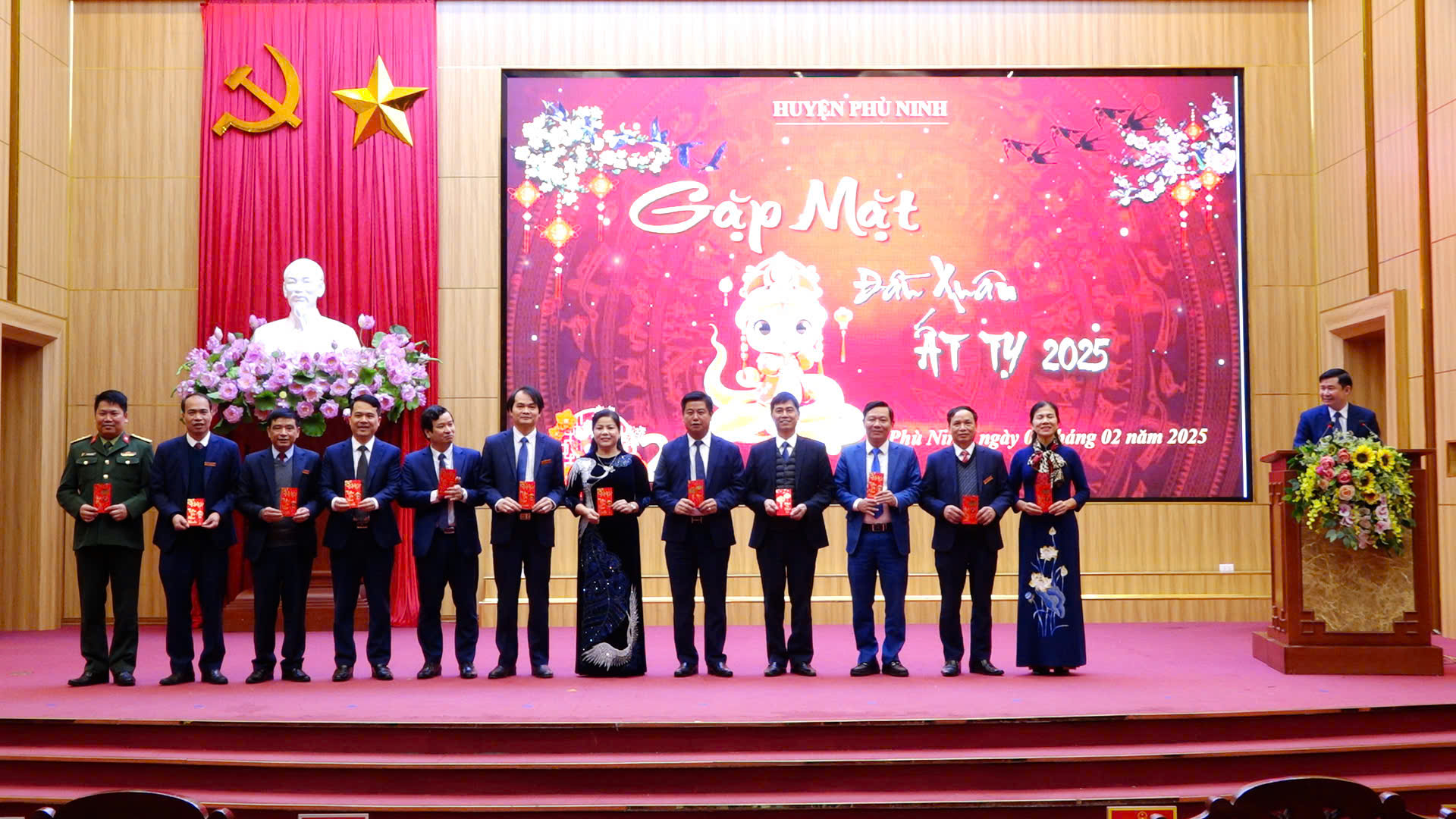 Huyện Phù Ninh tổ chức gặp mặt đầu xuân Ất Tỵ 2025