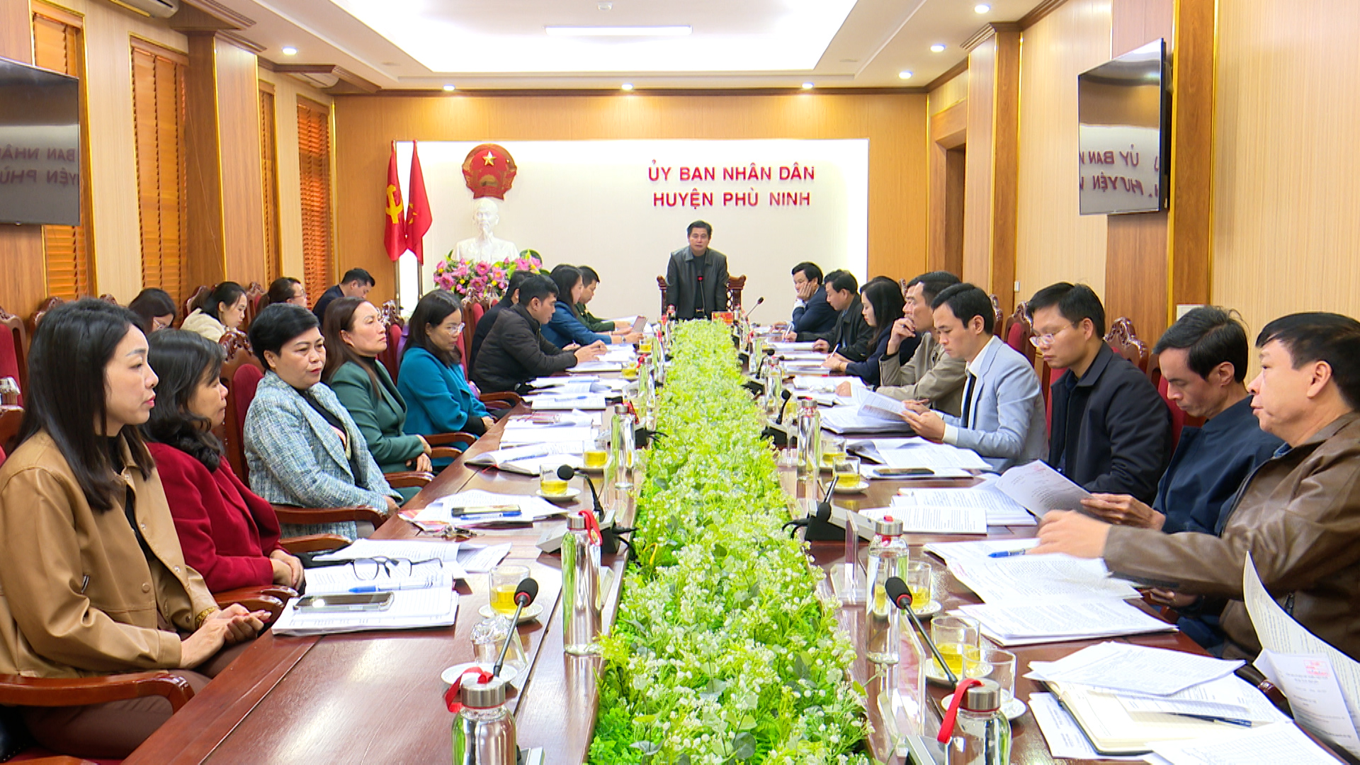 UBND huyện Phù Ninh tổ chức hội nghị kiểm điểm tập thể UBND, tập thể lãnh đạo, thành viên UBND huyện và đánh giá xếp loại chất lượng đối với tập thể cơ quan, đơn vị, cán bộ, công chức, viên chức thuộc UBND huyện năm 2024