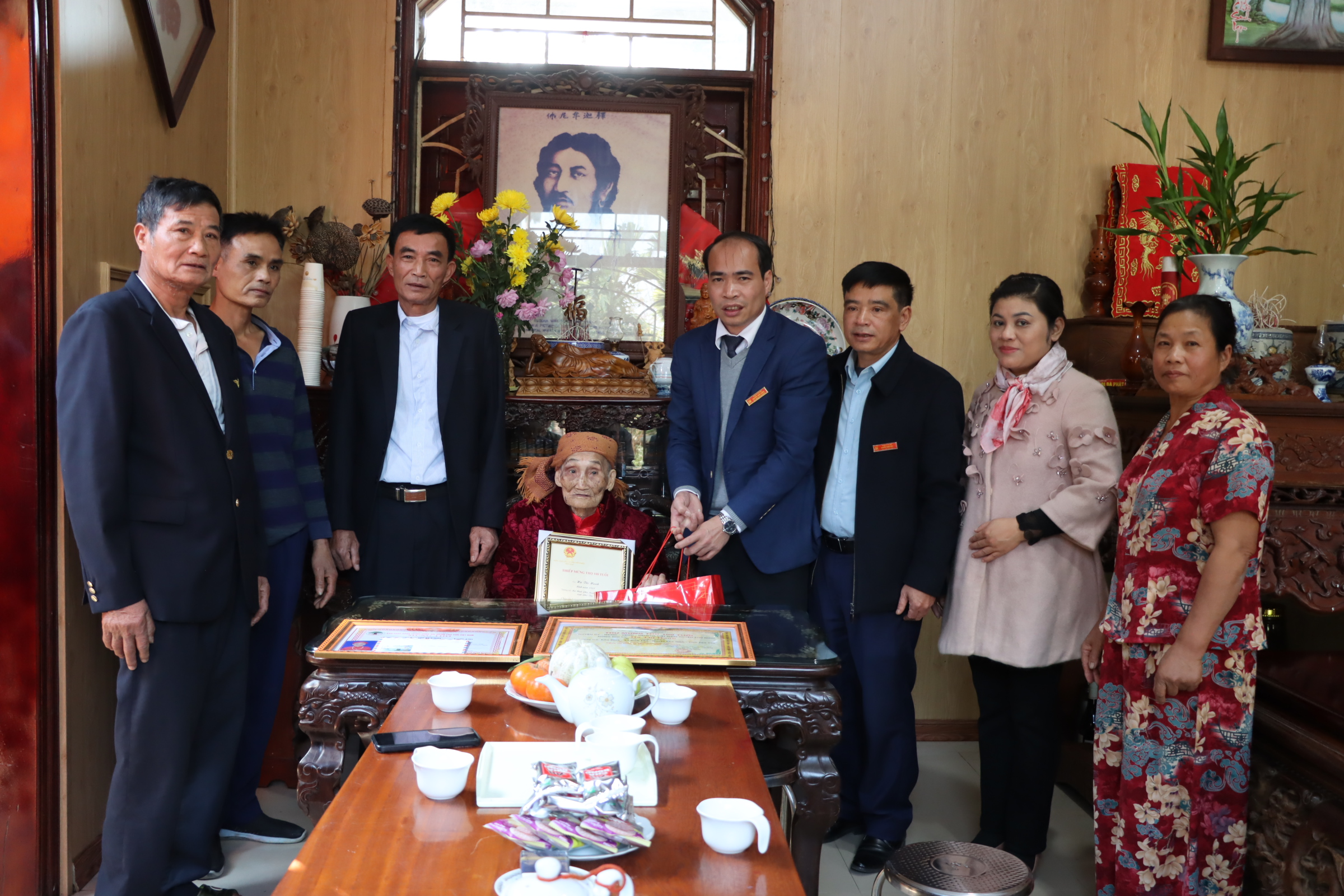 Lãnh đạo huyện Phù Ninh tổ chức thăm, tặng quà và chúc thọ các Cụ tròn 100 tuổi tại xã Bình Phú, An Đạo