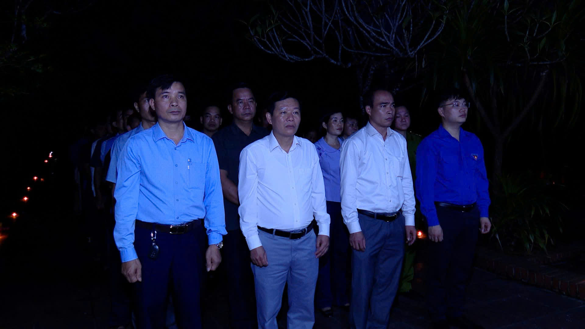 Huyện Đoàn Phù Ninh tổ chức thắp nến tri ân tại nghĩa trang chiến dịch Chân Mộng – Trạm Thản