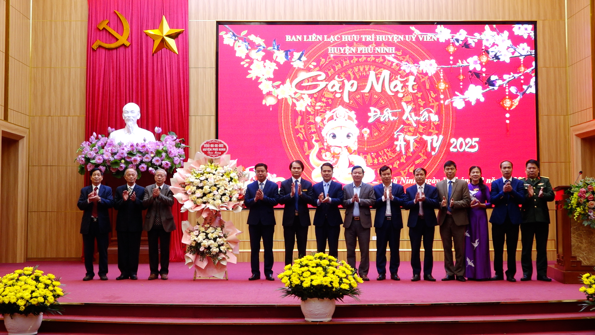 Huyện Phù Ninh tổ chức gặp mặt Ban liên lạc hưu trí Huyện uỷ viên huyện Phù Ninh