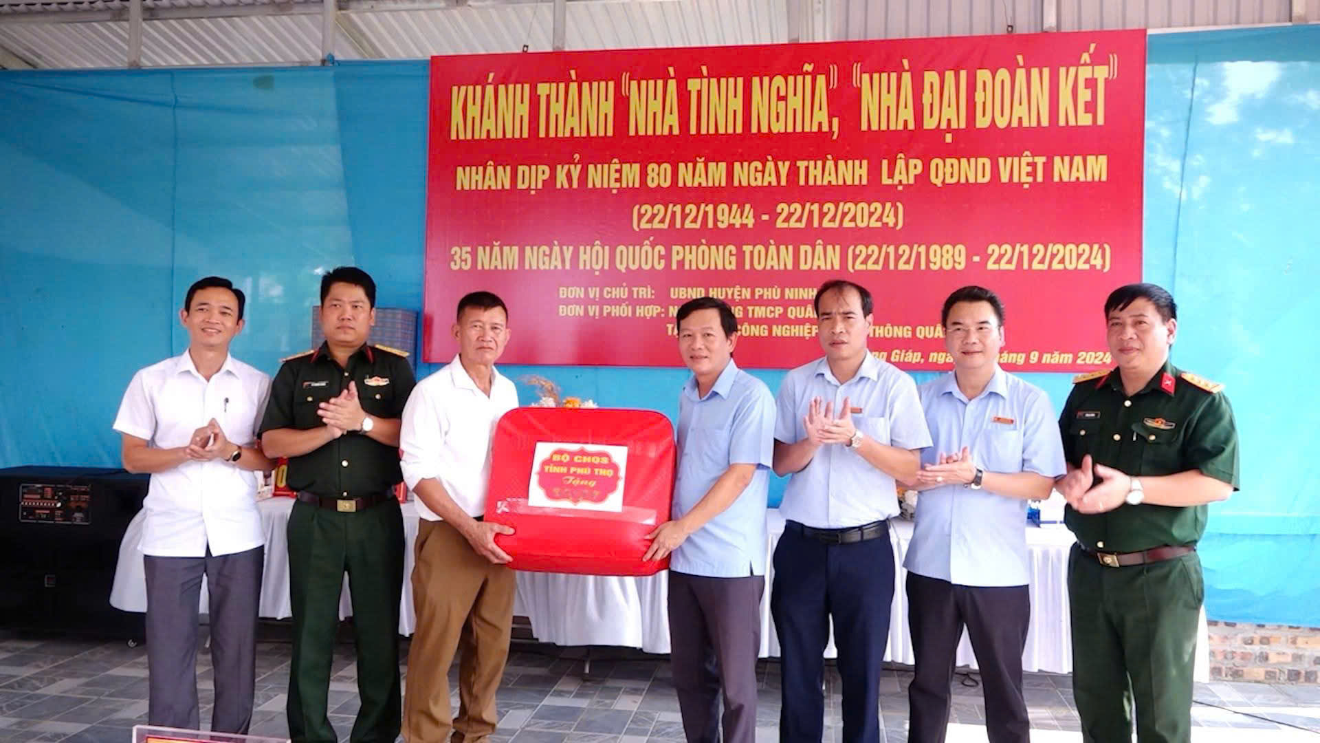 Niềm vui đón xuân trong những ngôi nhà ấm tình quân dân