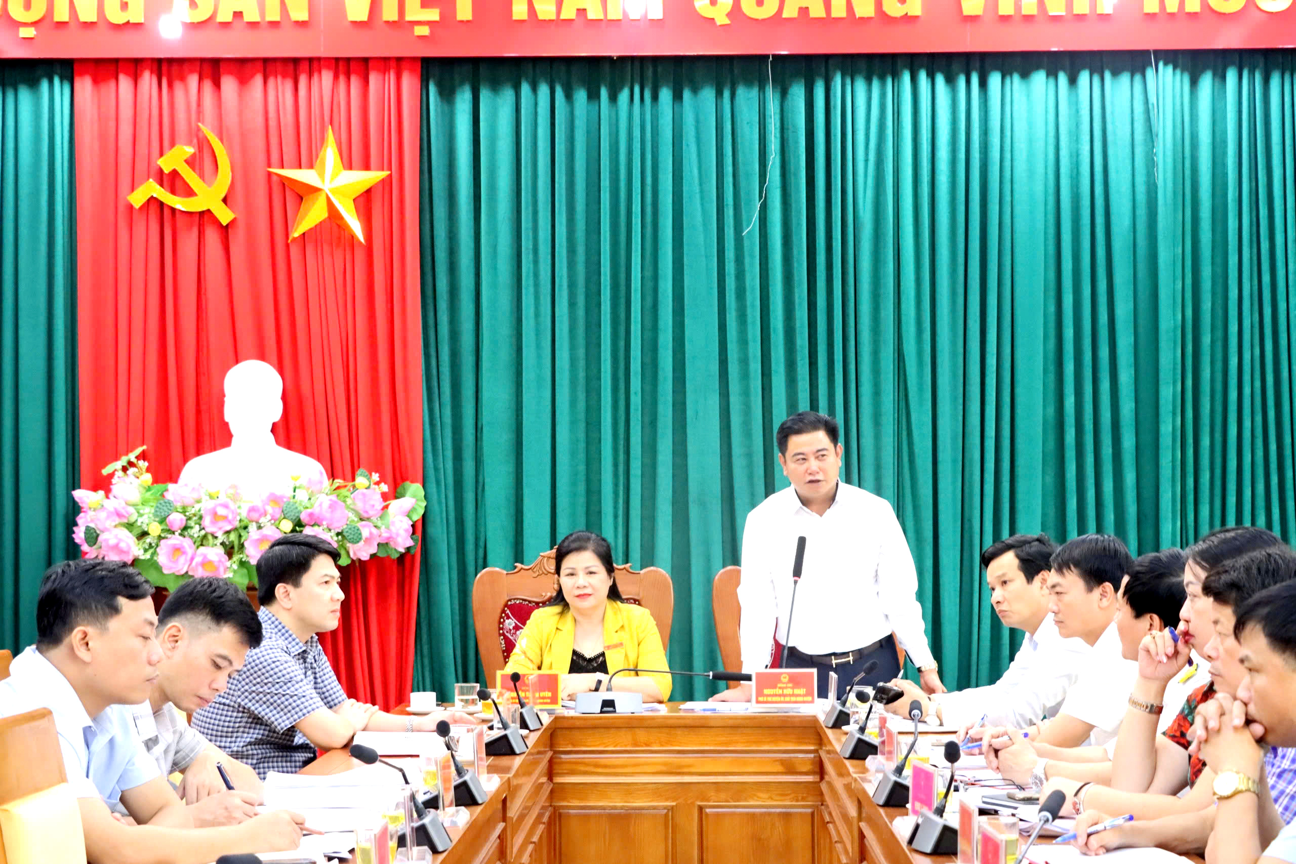   UBND huyện Làm việc với các ngành, các xã, thị trấn về tiến độ thu ngân sách năm 2024