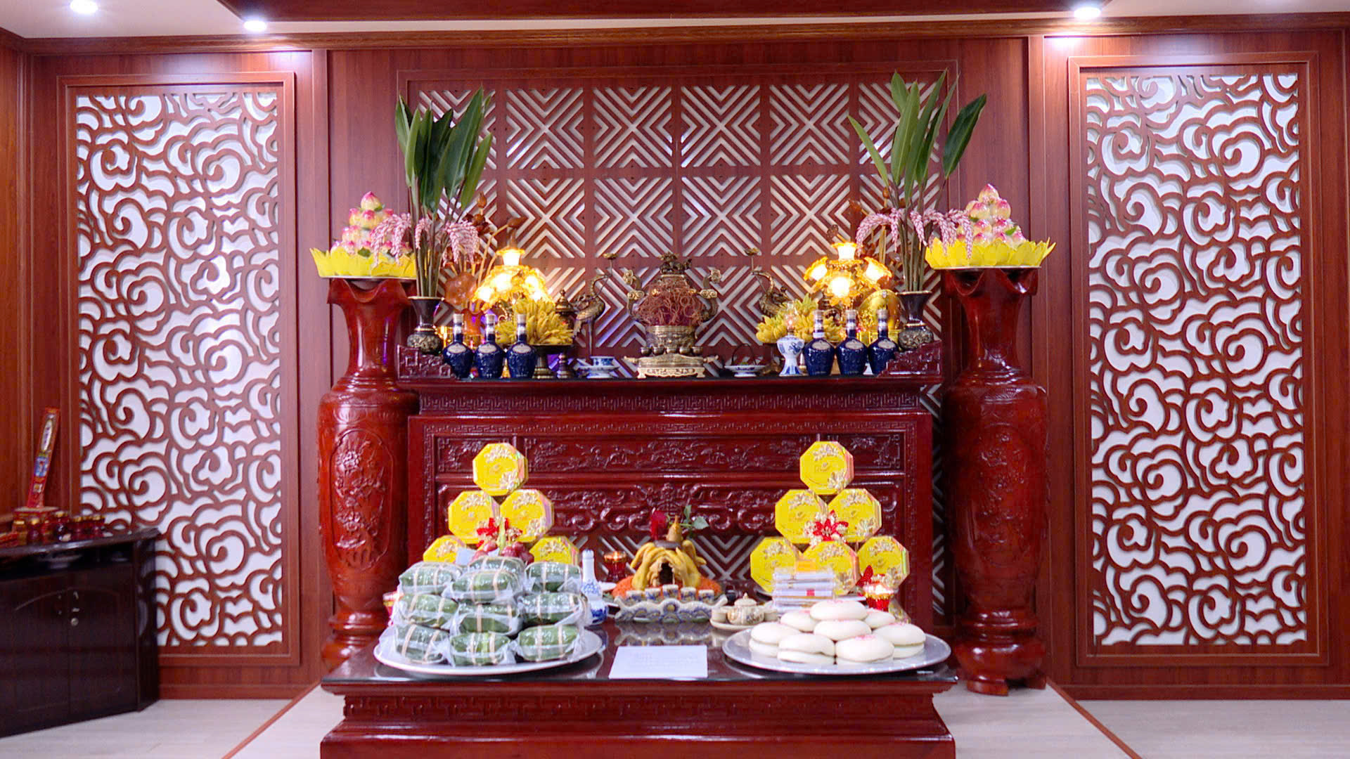 CƠ QUAN KHỐI ĐẢNG - ĐOÀN THỂ VÀ CƠ QUAN KHỐI CHÍNH QUYỀN HUYỆN PHÙ NINH THẮP HƯƠNG TRI ÂN CÔNG ĐỨC VUA HÙNG