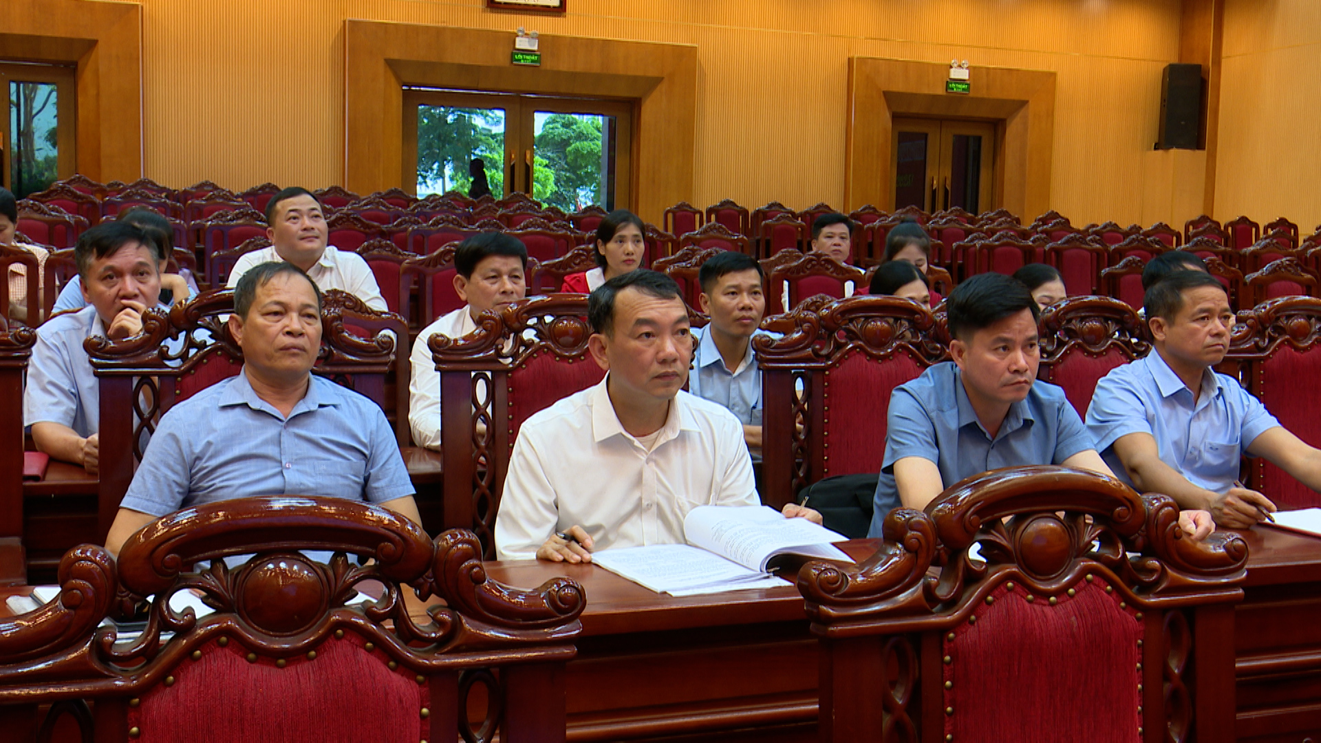 HUYỆN PHÙ NINH THAM GIA HỘI NGHỊ TRỰC TUYẾN VỀ QUÁN TRIỆT, TRIỂN KHAI CHỈ ĐẠO CỦA BAN BÍ THƯ VỀ LƯU TRỮ, QUẢN LÝ TÀI LIỆU TRONG QUÁ TRÌNH SẮP XẾP TỔ CHỨC BỘ MÁY CỦA HỆ THỐNG CHÍNH TRỊ Ở ĐỊA PHƯƠNG