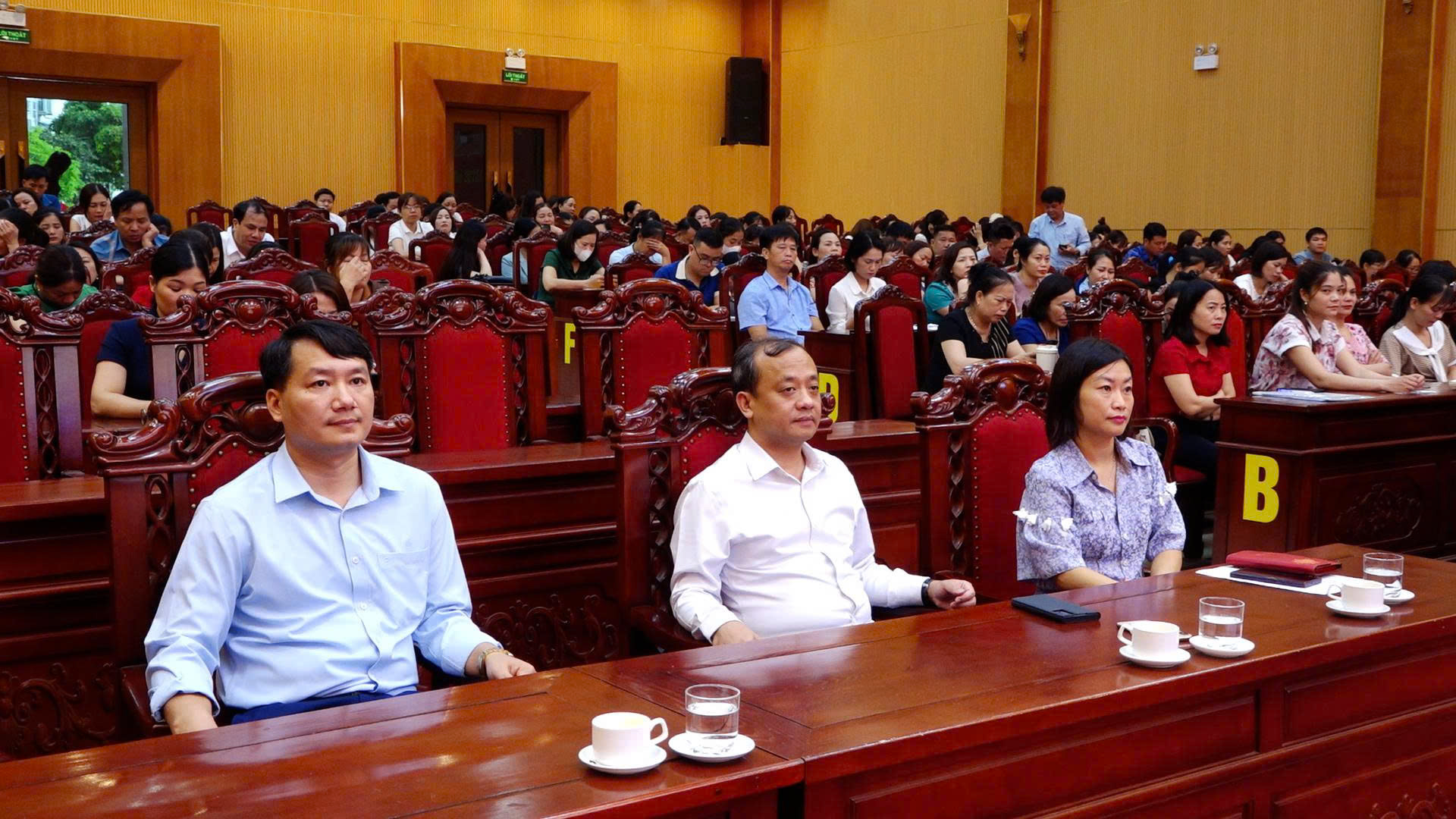 Huyện Phù Ninh tổ chức bồi dưỡng chính trị hè năm 2025 cho đội ngũ cán bộ quản lý, giáo viên các trường học trên địa bàn