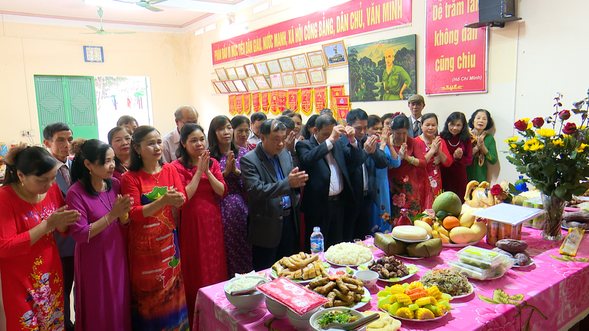 MÂM CƠM TRI ÂN VUA HÙNG NGÀY GIỖ TỔ