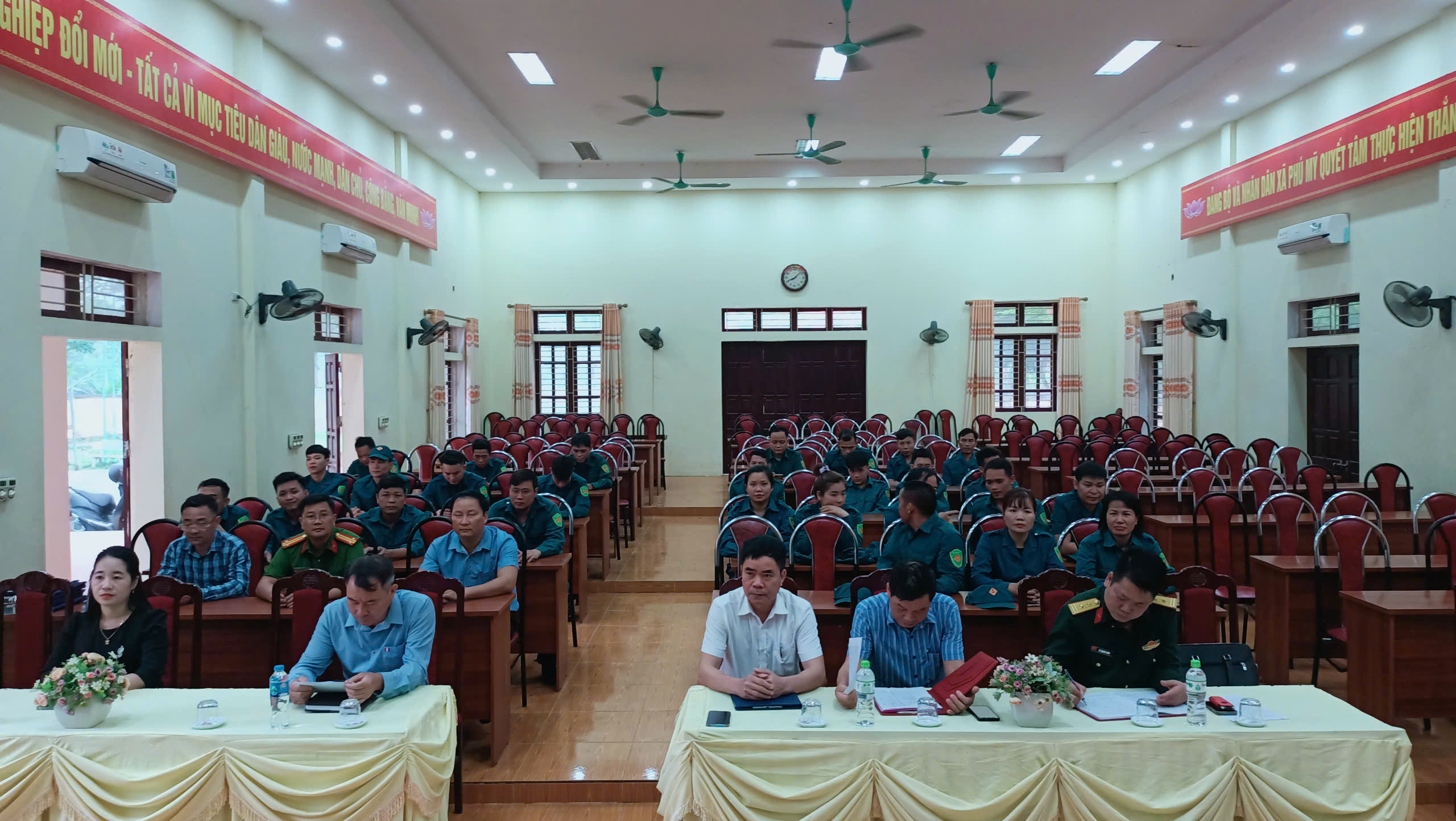 XÃ PHÚ MỸ TỔ CHỨC KHAI MẠC HUẤN LUYỆN DÂN QUÂN NĂM 2025