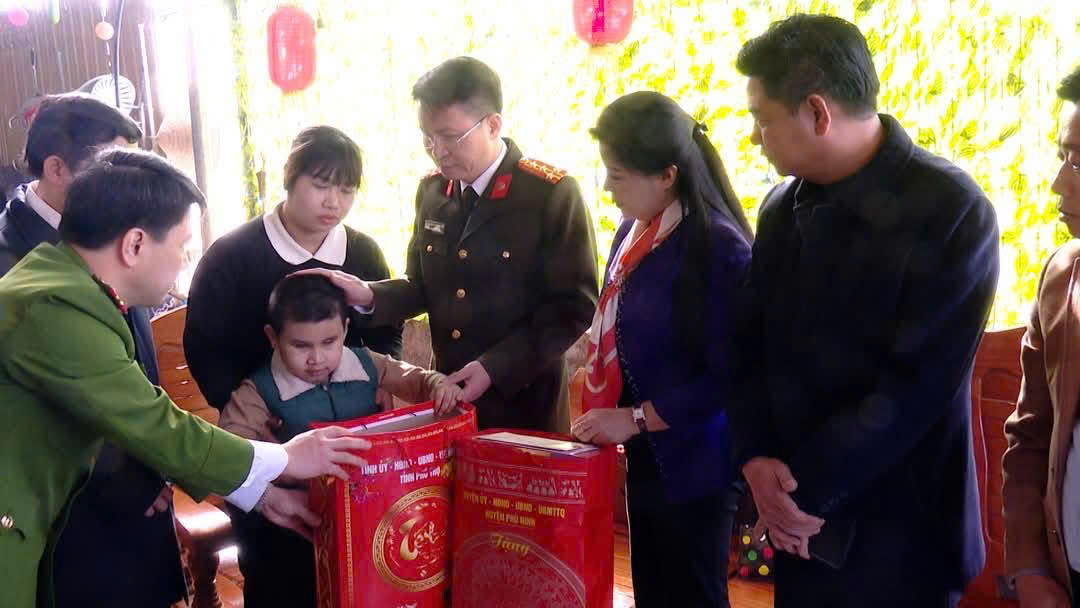  Phù Ninh chăm lo tết cho người nghèo, người có hoàn cảnh khó khăn