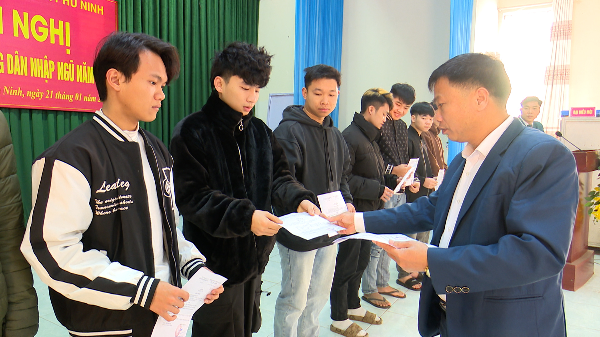 Tân binh Phù Ninh sẵn sàng lên đường nhập ngũ