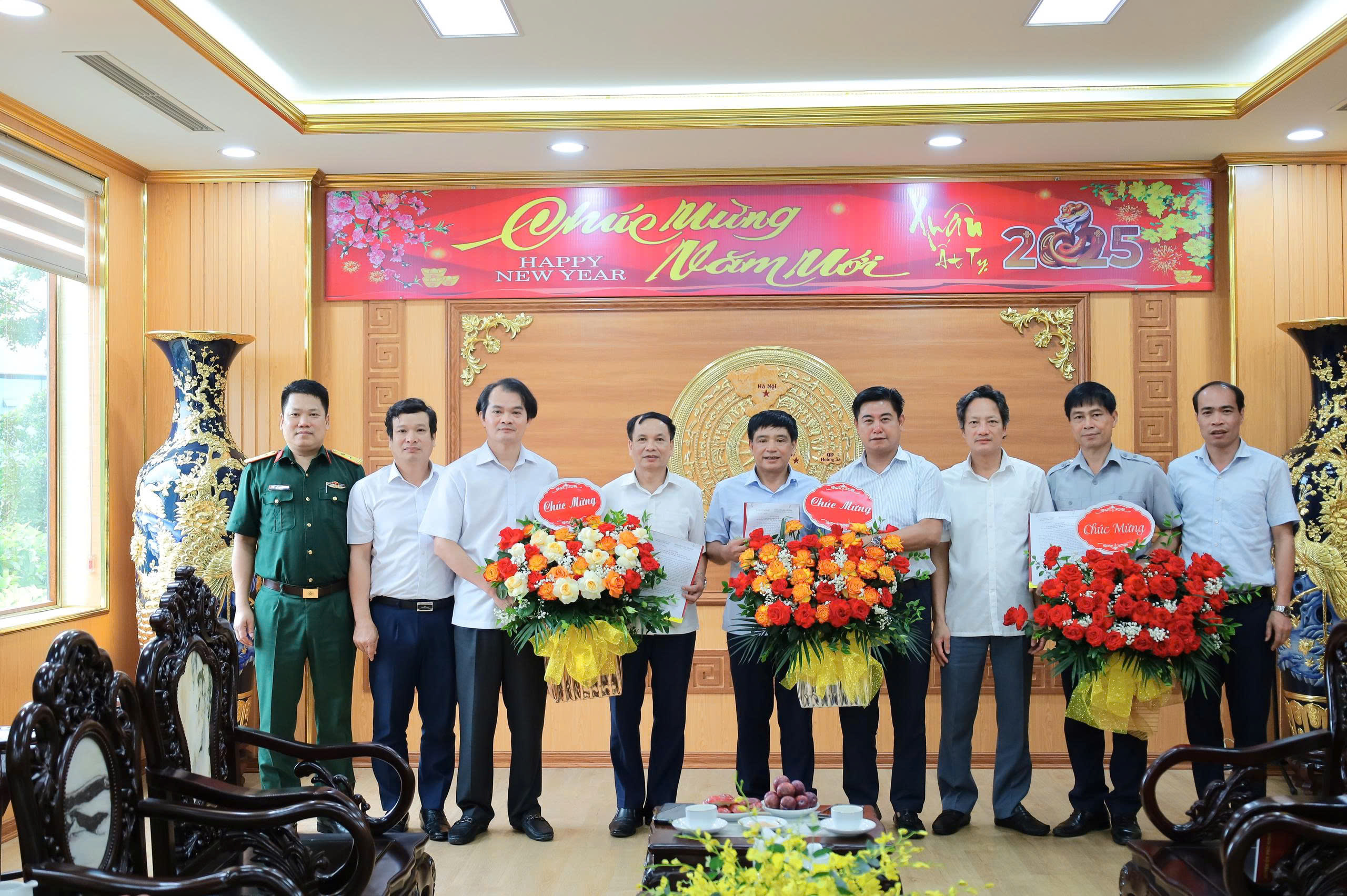 GẶP MẶT, TRAO QUYẾT ĐỊNH NGHỈ CÔNG TÁC CÁN BỘ DIỆN BTV TỈNH ỦY QUẢN LÝ