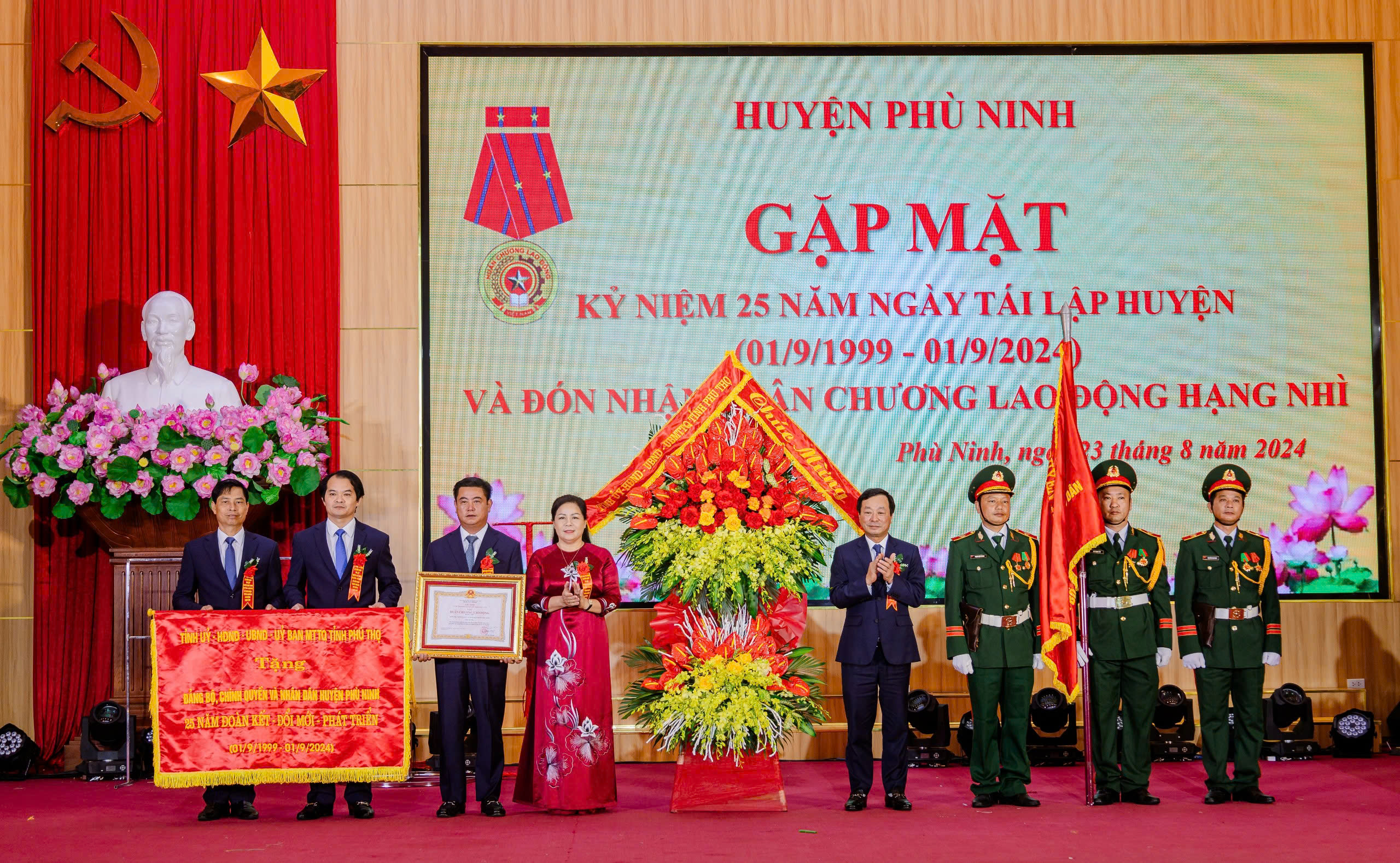 Bài phát biểu chia tay của đồng chí Nguyễn Thị Tố Uyên – Tỉnh uỷ viên, nguyên Bí thư Huyện ủy, Chủ tịch HĐND huyện Phù Ninh nhận nhiệm vụ công tác mới 