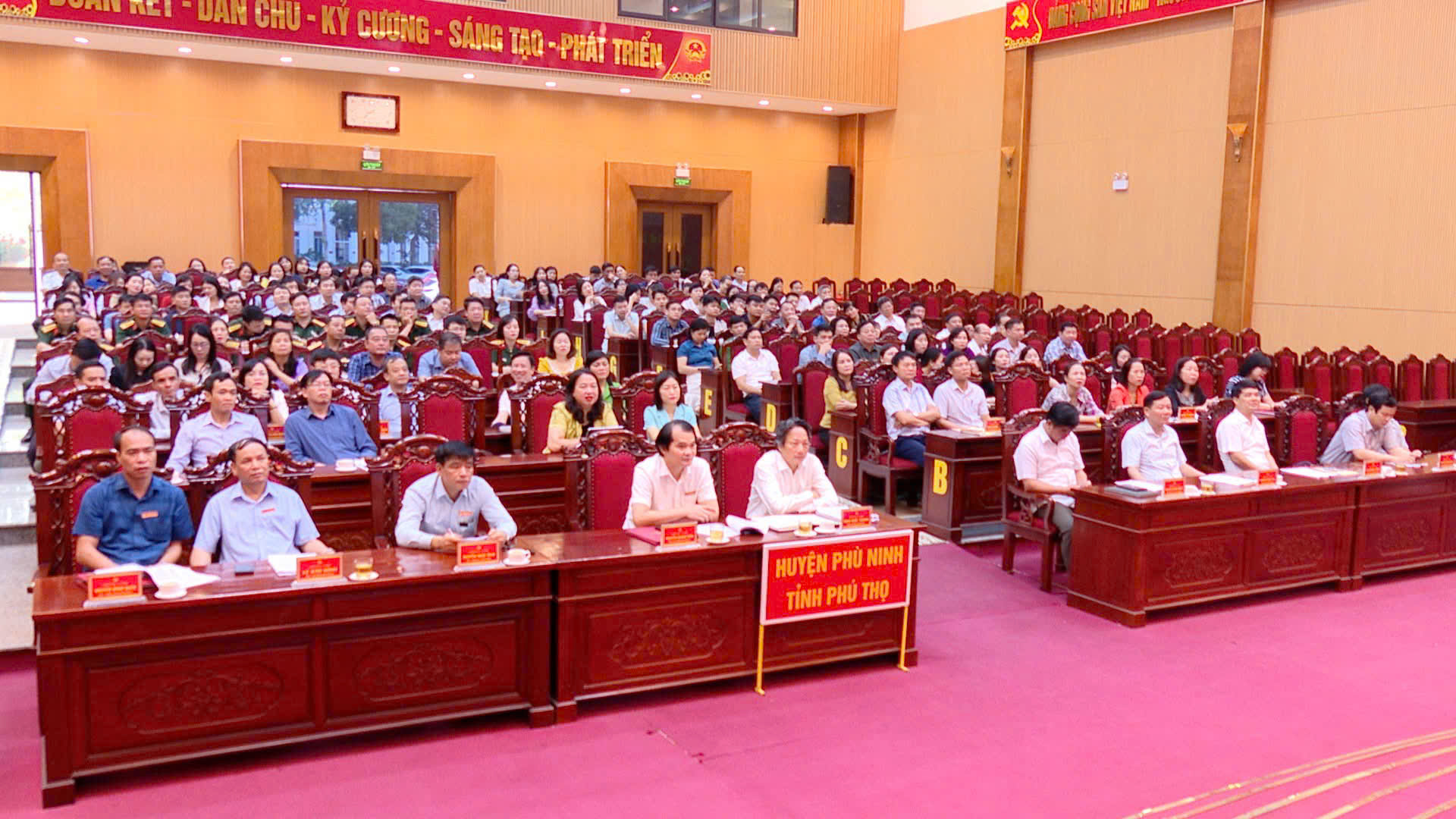 Huyện Phù Ninh tham gia Hội nghị trực tuyến toàn quốc quán triệt, triển khai thực hiện Nghị quyết Hội nghị lần thứ 11 Ban Chấp hành Trung ương Đảng khoá XIII