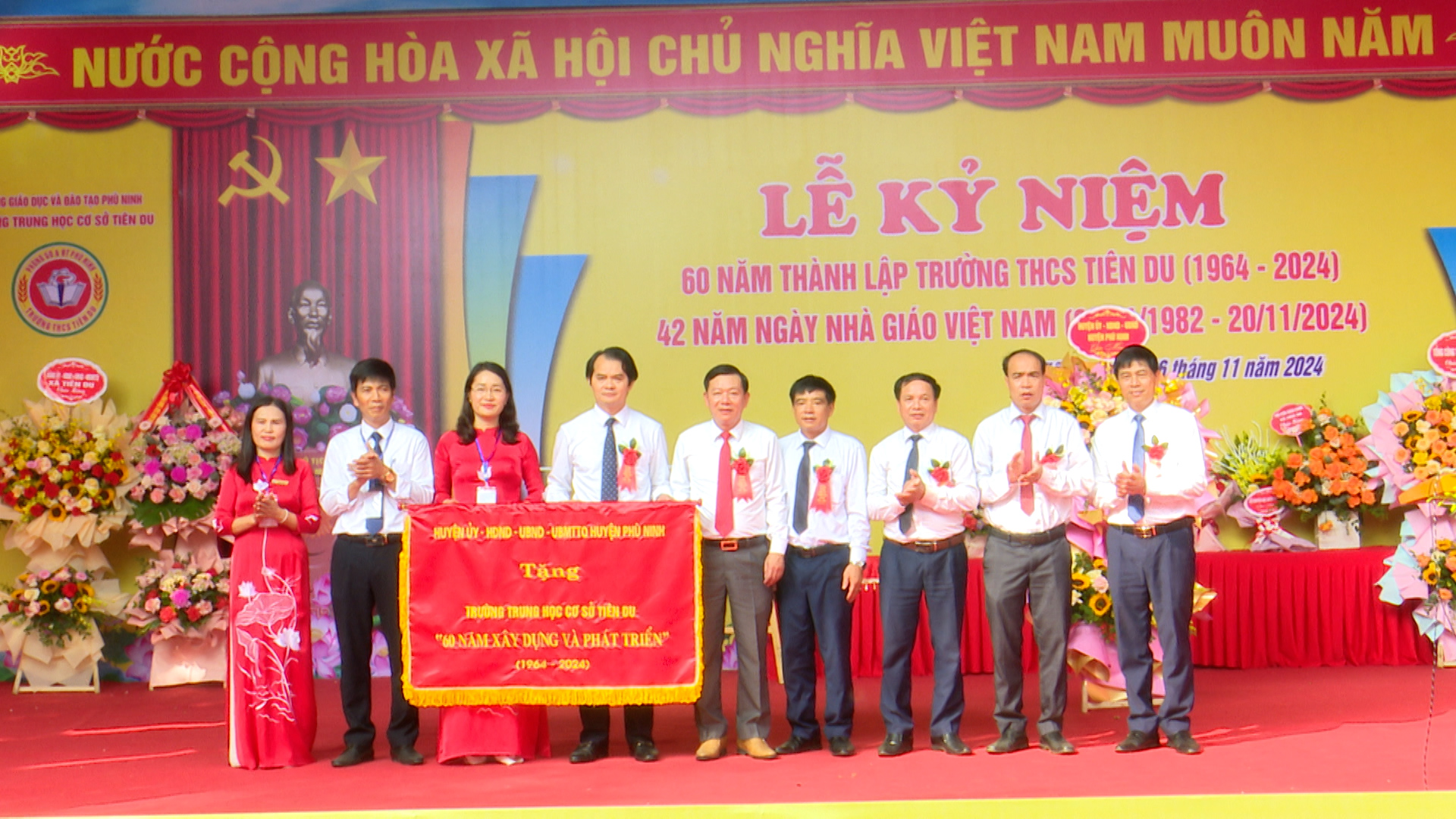 Trường THCS Tiên Du Kỷ niệm 60 năm Ngày thành lập trường và đón nhận Bằng khen của Bộ GD&ĐT