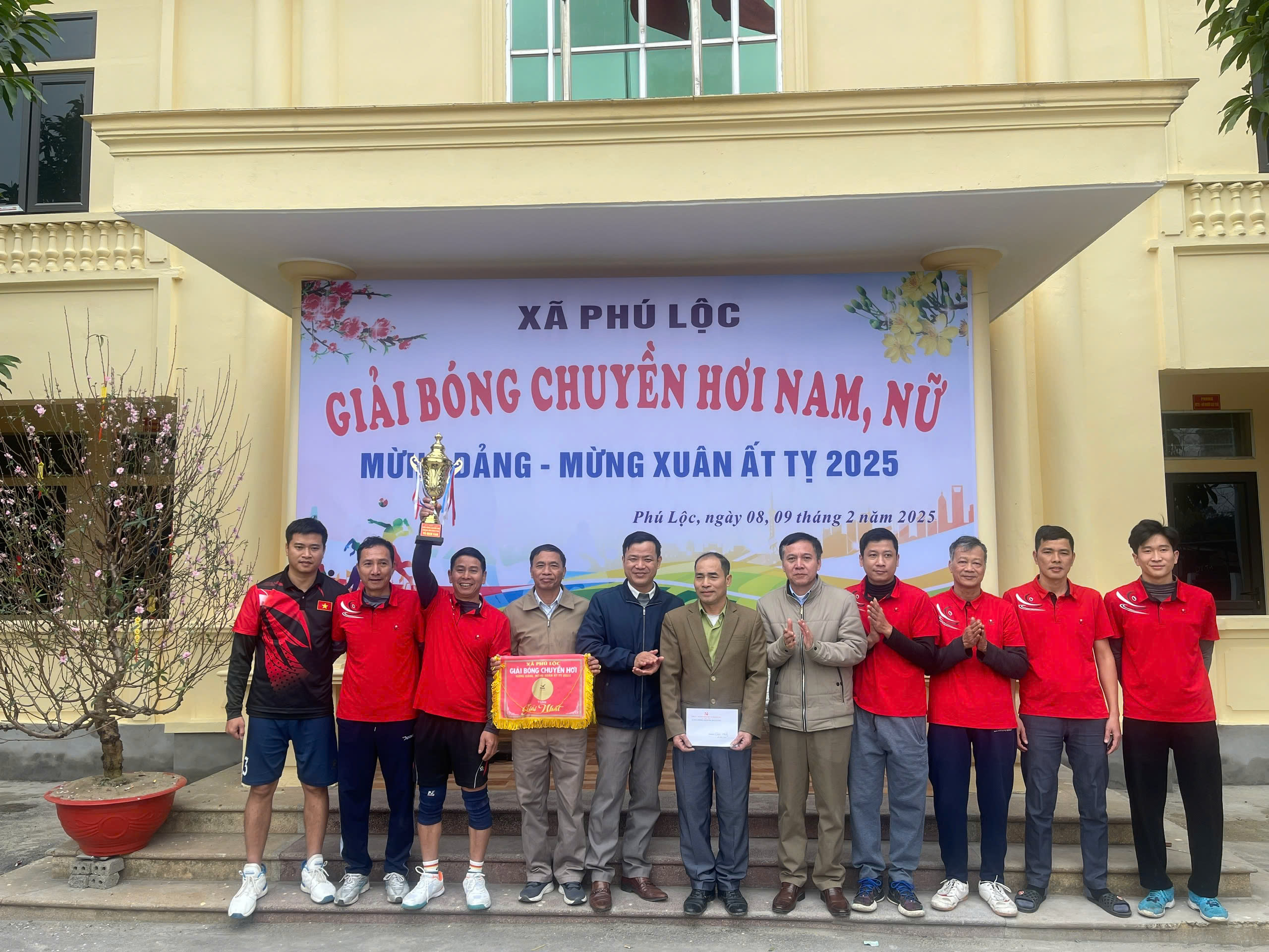 Xã Phú Lộc tổ chức giải bóng chuyền hơi nam nữ mừng Đảng, mừng xuân ất tỵ 2025
