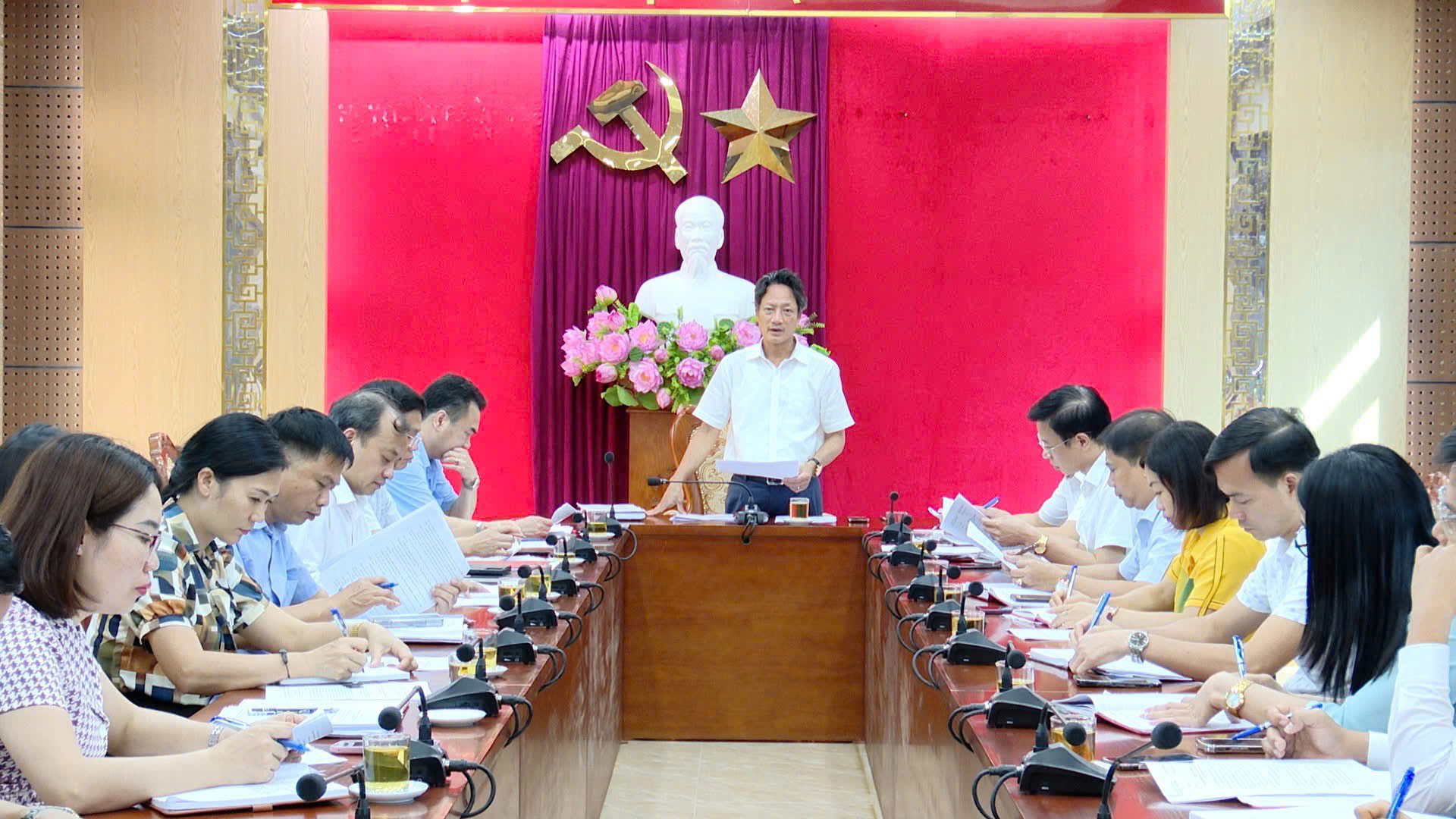 HỌP BAN CHỈ ĐẠO XÓA NHÀ TẠM, NHÀ DỘT NÁT XÃ PHÙ NINH