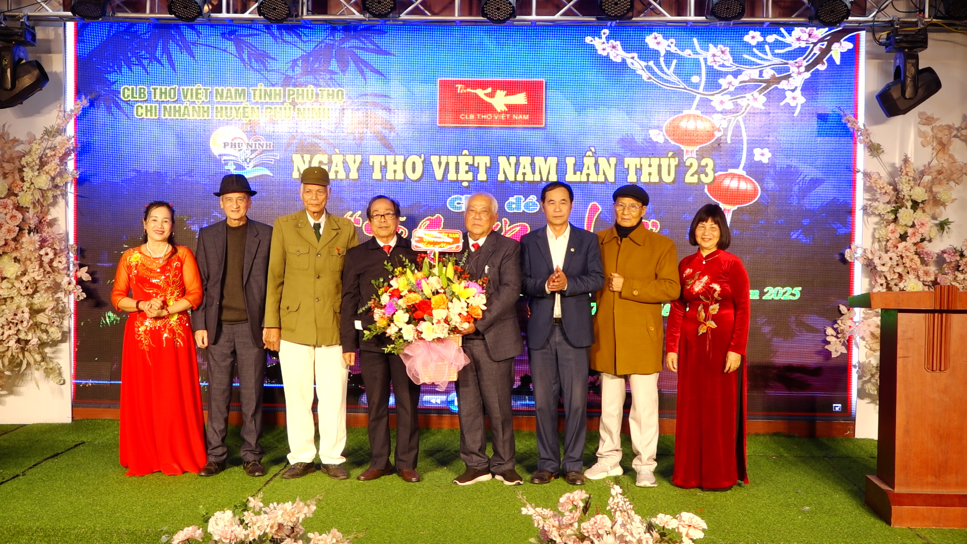 CLB thơ Việt Nam tỉnh Phú Thọ chi nhánh huyện Phù Ninh tổ chức gặp mặt nhân ngày thơ Việt Nam lần thứ 23 và giao lưu thơ ca