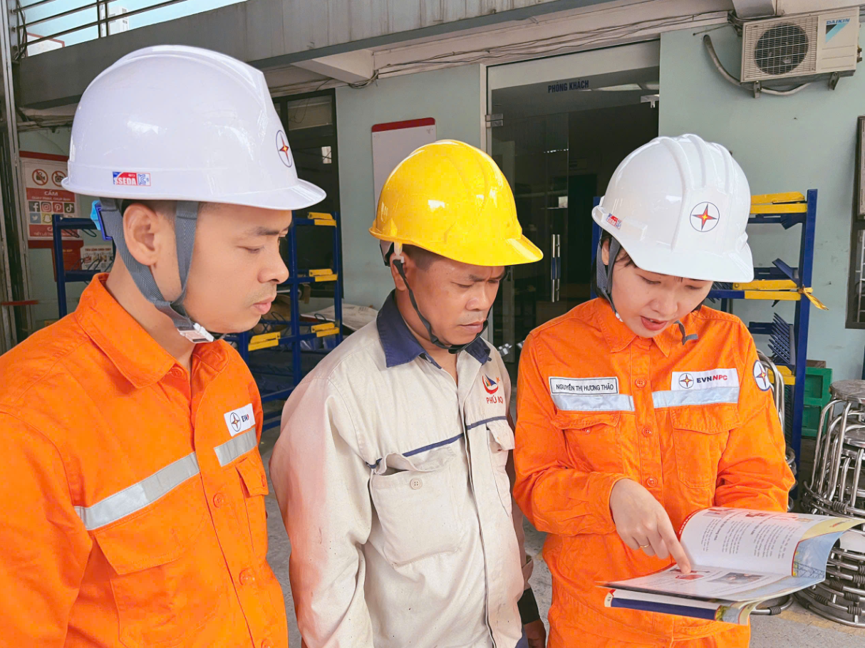 Điện lực Phù Ninh(PC Phú Thọ) – Hưởng ứng chiến dịch Giờ trái đất 2025 