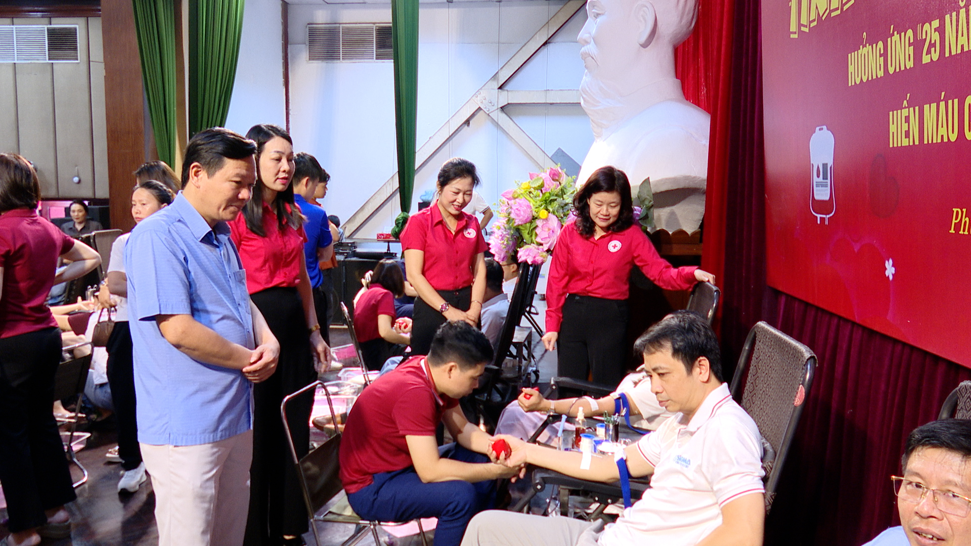 NGÀY HỘI HIẾN MÁU TÌNH NGUYỆN “TÌNH NGƯỜI PHONG CHÂU NĂM 2025”